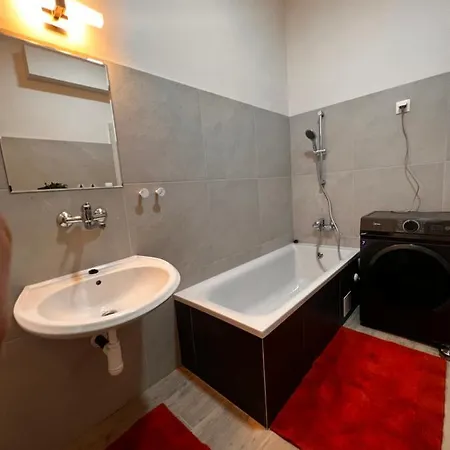 Apártmany V Centre - Vlastná Izba So Spoločnou Kuchyňou A Kúpeľnou Môže Byť Zdieľaná 2 Inými Izbami * Martin