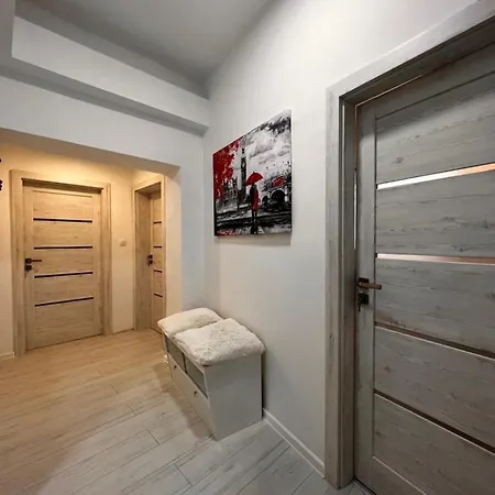 V Centre - Vlastna Izba So Spolocnou Kuchynou A Kupelnou Moze Zdielana 2 Inymi Izbami Apartment *