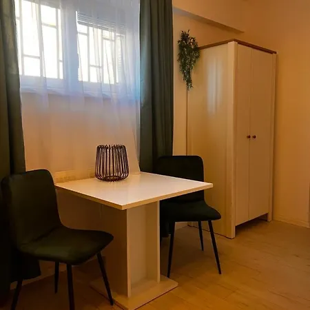 V Centre - Vlastna Izba So Spolocnou Kuchynou A Kupelnou Moze Zdielana 2 Inymi Izbami Lägenhet Martin