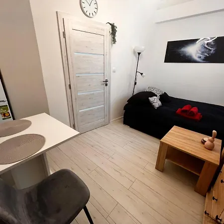 V Centre - Vlastna Izba So Spolocnou Kuchynou A Kupelnou Moze Zdielana 2 Inymi Izbami *