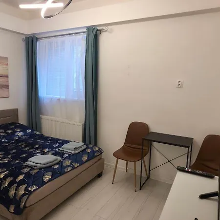 Апартаменты V Centre - Vlastna Izba So Spolocnou Kuchynou A Kupelnou Moze Zdielana 2 Inymi Izbami *