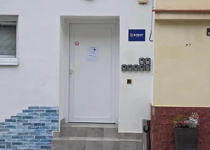V Centre - Vlastna Izba So Spolocnou Kuchynou A Kupelnou Moze Zdielana 2 Inymi Izbami * 마틴